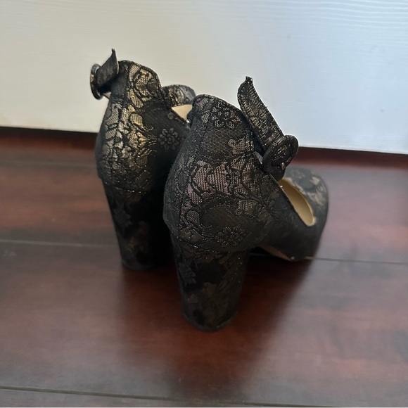 Size 10 Marc Fisher Ankle Strap Black and Nude Lace Pumps Heels - Picture 3 of 7